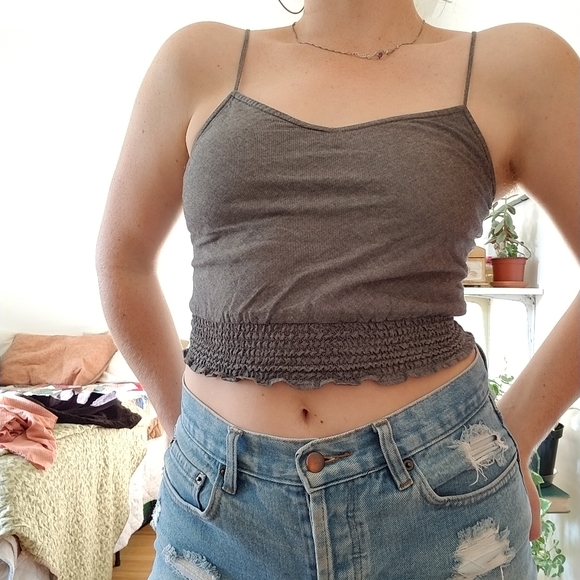 Spaghetti strapped crop top with scrunched seam - Picture 1 of 2